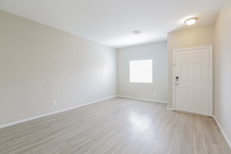 2,125/Mo, 6024 Gum Springs St North Las Vegas, NV 89081 Sitting Room View
