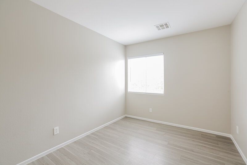 2,125/Mo, 6024 Gum Springs St North Las Vegas, NV 89081 Bedroom View 3