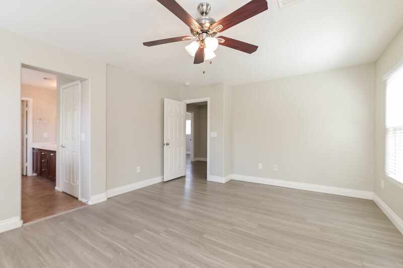 2,100/Mo, 4150 Buteo Ln North Las Vegas, NV 89084 Main Bedroom View 2