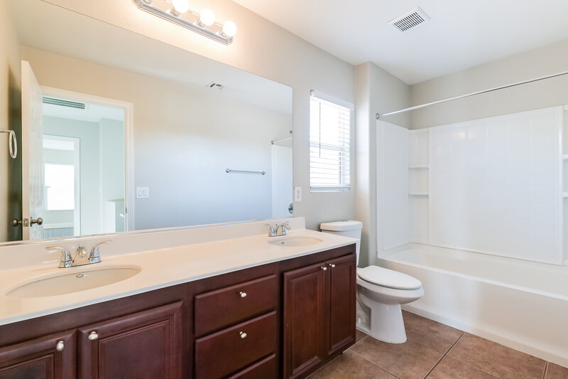 2,100/Mo, 4150 Buteo Ln North Las Vegas, NV 89084 Main Bathroom View