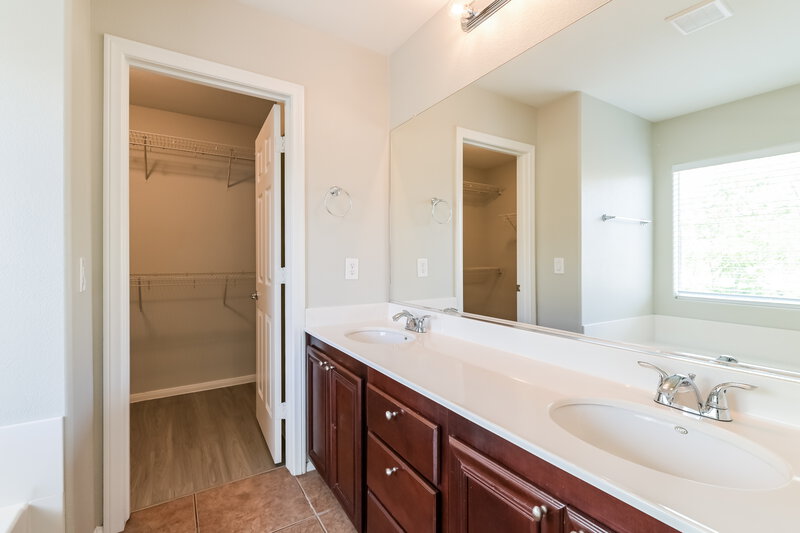 2,100/Mo, 4150 Buteo Ln North Las Vegas, NV 89084 Main Bathroom View 2