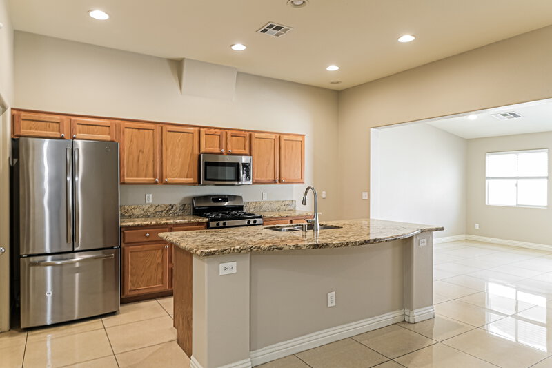 2,050/Mo, 3370 Wasatch Cedars St Las Vegas, NV 89122 Kitchen View 2