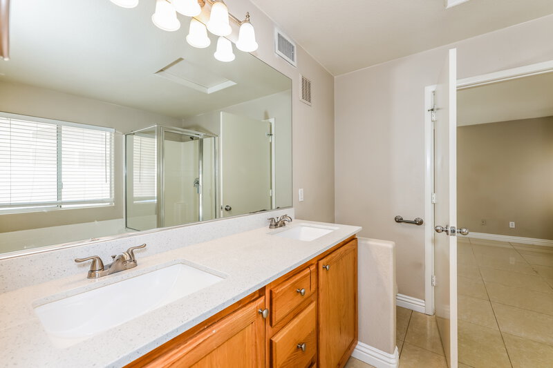1,945/Mo, 3370 Wasatch Cedars St Las Vegas, NV 89122 Main Bathroom View