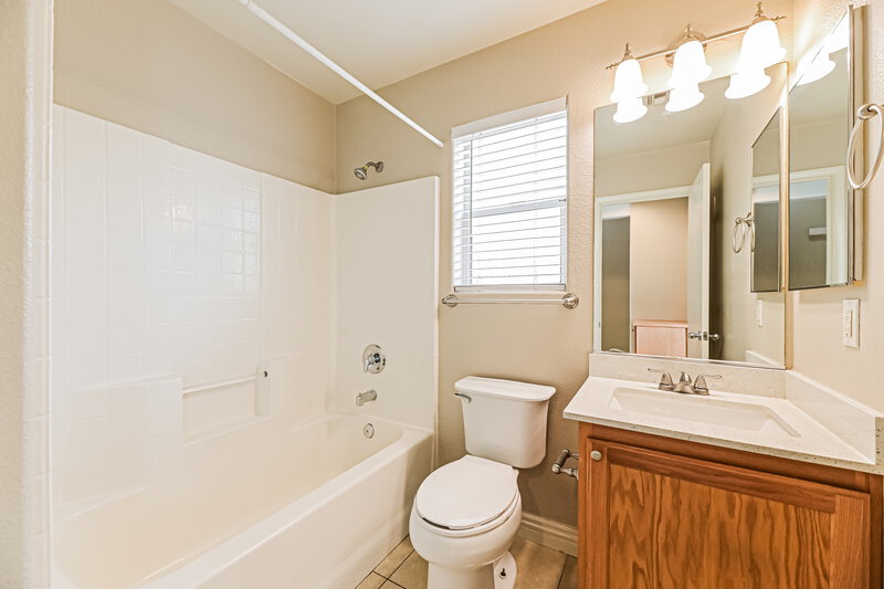 2,050/Mo, 3370 Wasatch Cedars St Las Vegas, NV 89122 Bathroom View