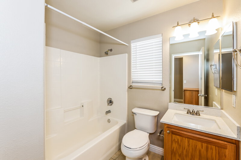 1,945/Mo, 3370 Wasatch Cedars St Las Vegas, NV 89122 Bathroom View