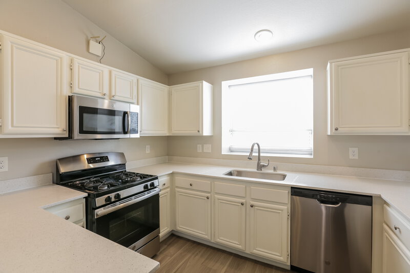 2,410/Mo, 541 Vantage Ave Henderson, NV 89002 Kitchen View 2