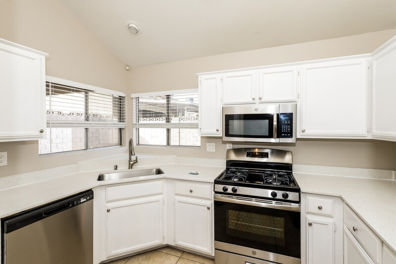 1,915/Mo, 1605 Lorna Dr Henderson, NV 89011 Kitchen View