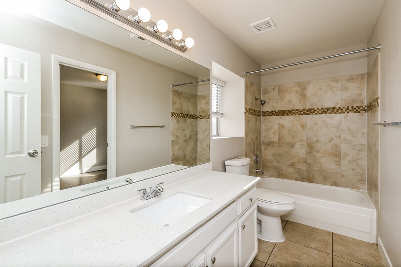 1,915/Mo, 1605 Lorna Dr Henderson, NV 89011 Main Bathroom View