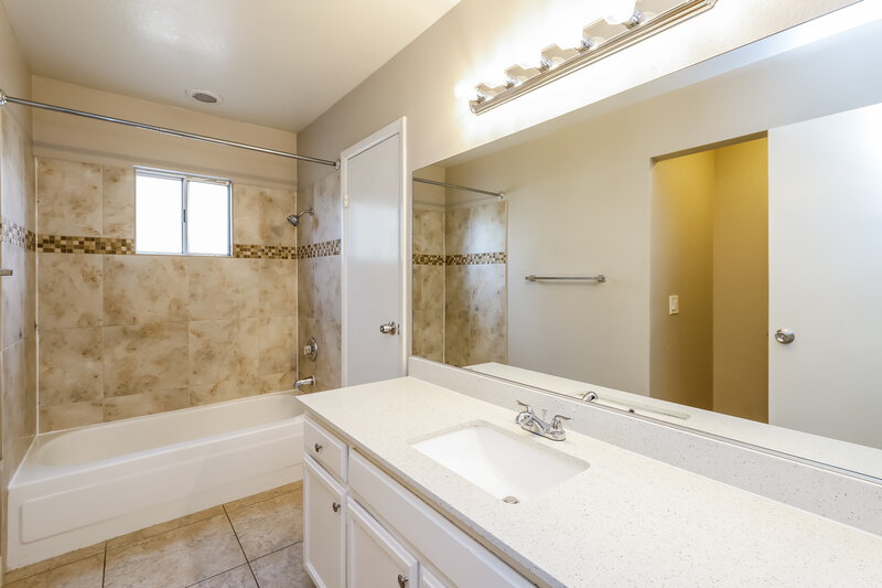 1,915/Mo, 1605 Lorna Dr Henderson, NV 89011 Bathroom View