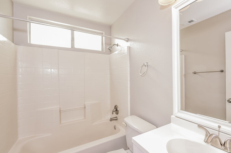 1,820/Mo, 5533 Soft Whispers St North Las Vegas, NV 89031 Bathroom View