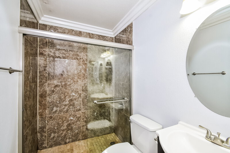 2,180/Mo, 3118 Flower Garden Ct North Las Vegas, NV 89031 Main Bathroom View
