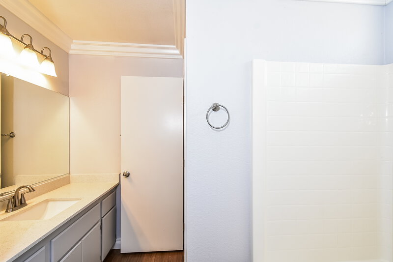 2,180/Mo, 3118 Flower Garden Ct North Las Vegas, NV 89031 Bathroom View