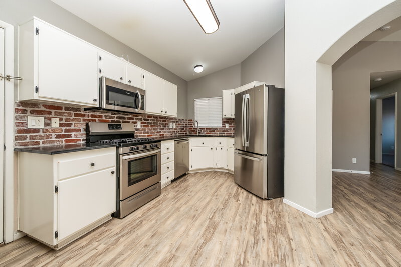 1,890/Mo, 4722 Checker Way North Las Vegas, NV 89031 Kitchen View