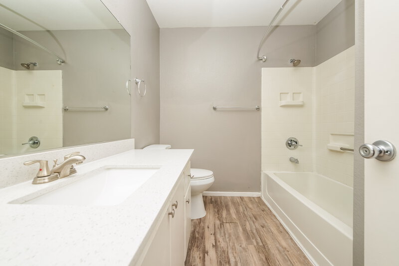 1,890/Mo, 4722 Checker Way North Las Vegas, NV 89031 Main Bathroom View