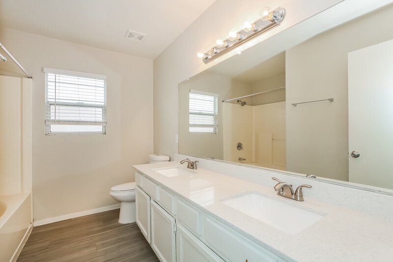 2,045/Mo, 2114 Heritage Ridge Ave North Las Vegas, NV 89031 Main Bathroom View