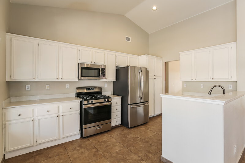 2,270/Mo, 1690 Rushing River Rd North Las Vegas, NV 89031 Kitchen View