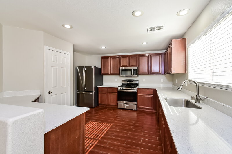 2,260/Mo, 8536 Warthen Meadows St Las Vegas, NV 89131 Kitchen View