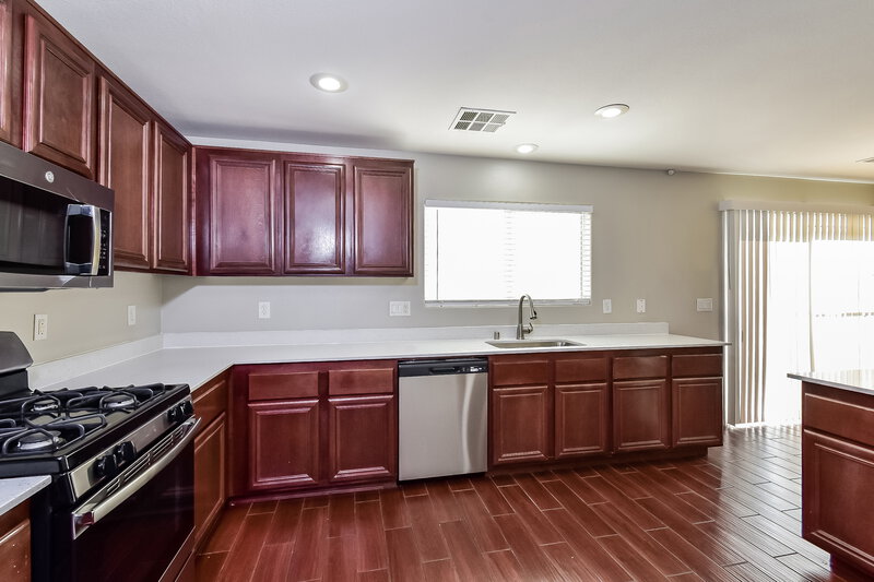 2,260/Mo, 8536 Warthen Meadows St Las Vegas, NV 89131 Kitchen View 2