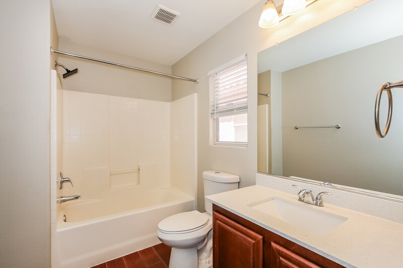 2,195/Mo, 8536 Warthen Meadows St Las Vegas, NV 89131 Main Bathroom View