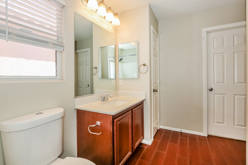 2,195/Mo, 8536 Warthen Meadows St Las Vegas, NV 89131 Main Bathroom View 2
