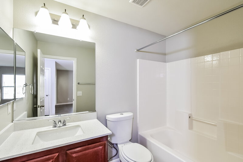 2,260/Mo, 8536 Warthen Meadows St Las Vegas, NV 89131 Bathroom View