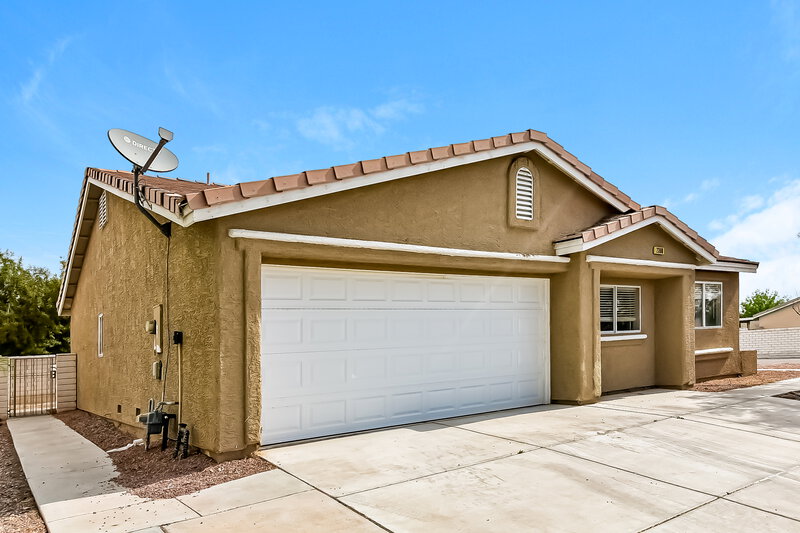 2,270/Mo, 2306 Hollow Oak Avenue North Las Vegas, NV 89031 Front View