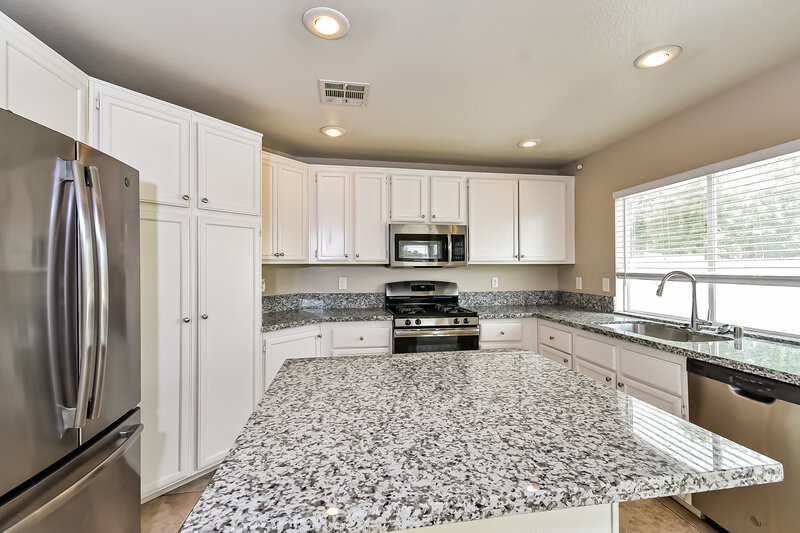 2,270/Mo, 2306 Hollow Oak Avenue North Las Vegas, NV 89031 Kitchen View