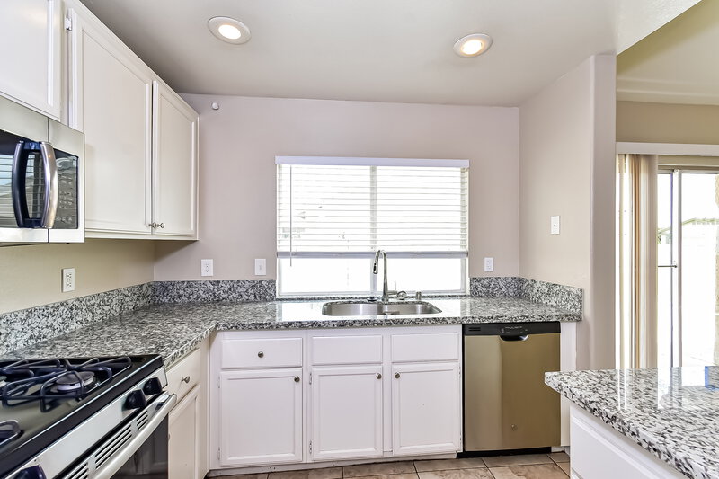 2,270/Mo, 2306 Hollow Oak Avenue North Las Vegas, NV 89031 Kitchen View 2