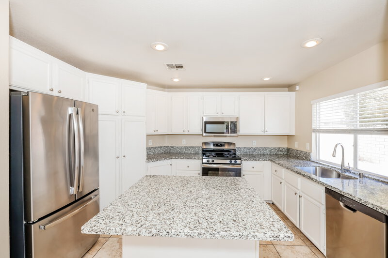 2,025/Mo, 2306 Hollow Oak Avenue North Las Vegas, NV 89031 Kitchen View