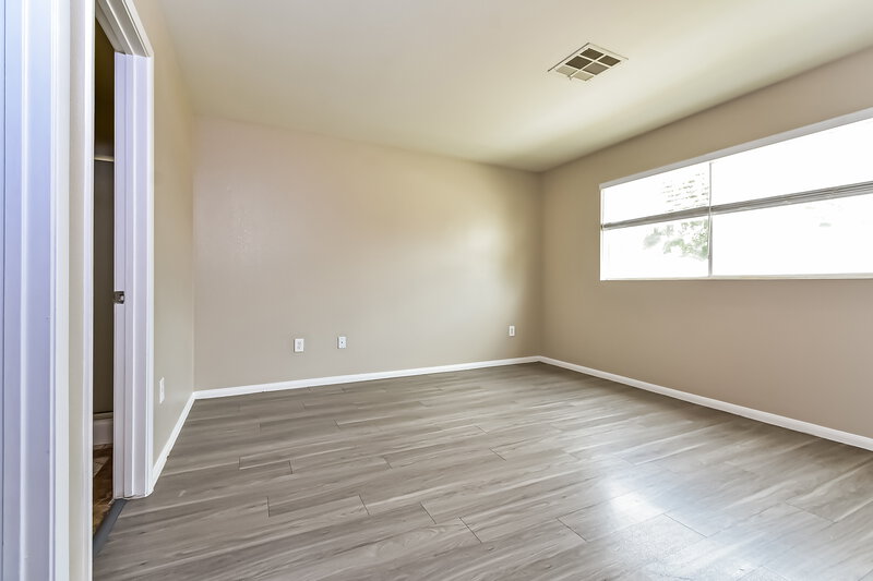 2,270/Mo, 2306 Hollow Oak Avenue North Las Vegas, NV 89031 Main Bedroom View