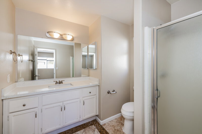 2,025/Mo, 2306 Hollow Oak Avenue North Las Vegas, NV 89031 Main Bathroom View