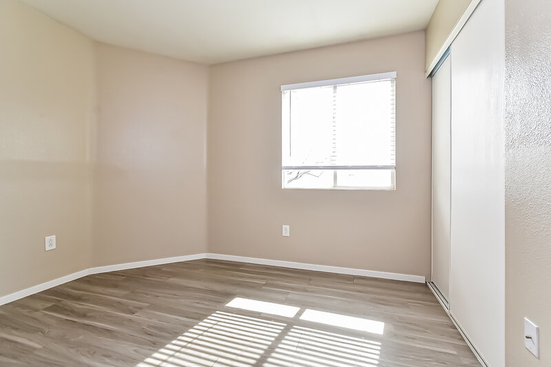 2,270/Mo, 2306 Hollow Oak Avenue North Las Vegas, NV 89031 Bedroom View 3