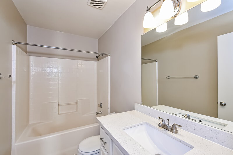 2,270/Mo, 2306 Hollow Oak Avenue North Las Vegas, NV 89031 Bathroom View
