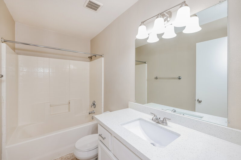 2,025/Mo, 2306 Hollow Oak Avenue North Las Vegas, NV 89031 Bathroom View