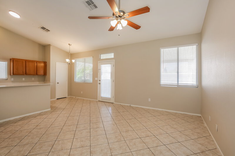 2,110/Mo, 5240 Coleman St North Las Vegas, NV 89031 Living Room View