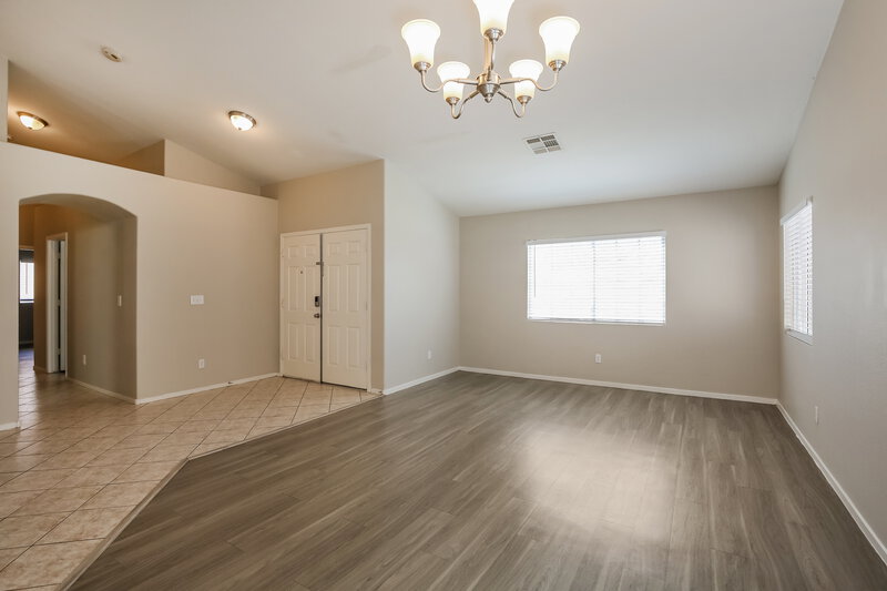 2,110/Mo, 5240 Coleman St North Las Vegas, NV 89031 Dining Room View