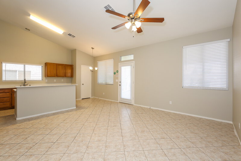 2,200/Mo, 5240 Coleman St North Las Vegas, NV 89031 Family Room View