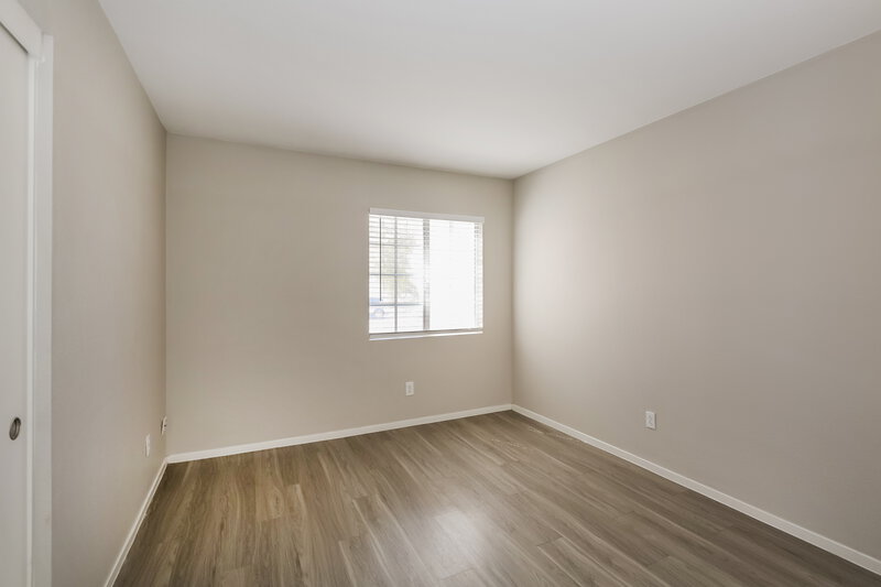 2,110/Mo, 5240 Coleman St North Las Vegas, NV 89031 Bedroom View