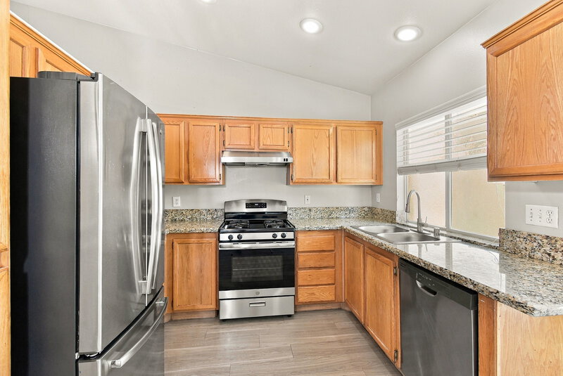 1,940/Mo, 534 Rancho Del Norte Dr North Las Vegas, NV 89031 Kitchen View