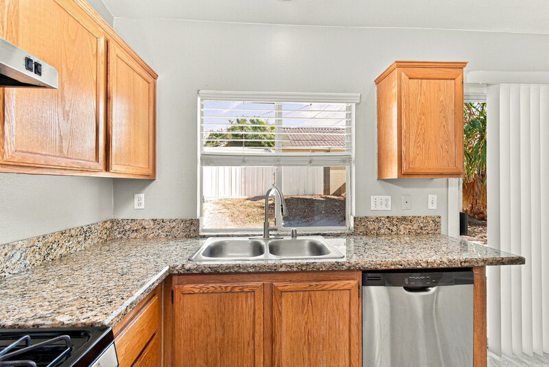 1,940/Mo, 534 Rancho Del Norte Dr North Las Vegas, NV 89031 Kitchen View 2