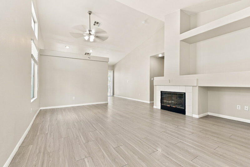 1,940/Mo, 534 Rancho Del Norte Dr North Las Vegas, NV 89031 Family Room View 2
