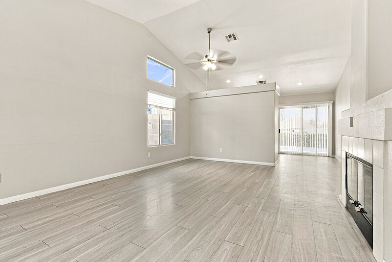 1,940/Mo, 534 Rancho Del Norte Dr North Las Vegas, NV 89031 Family Room View 3