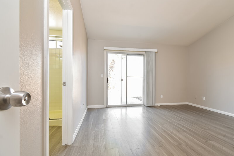 1,920/Mo, 534 Rancho Del Norte Dr North Las Vegas, NV 89031 Main Bedroom View