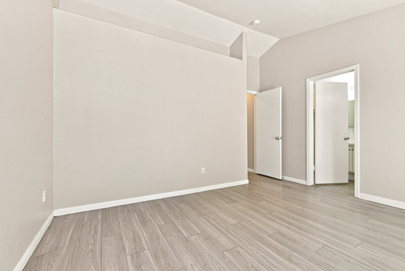 1,940/Mo, 534 Rancho Del Norte Dr North Las Vegas, NV 89031 Primary Bedroom View 2