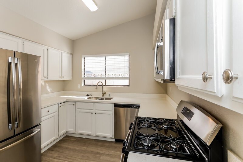 2,215/Mo, 141 Emden Dr Henderson, NV 89015 Kitchen View 2