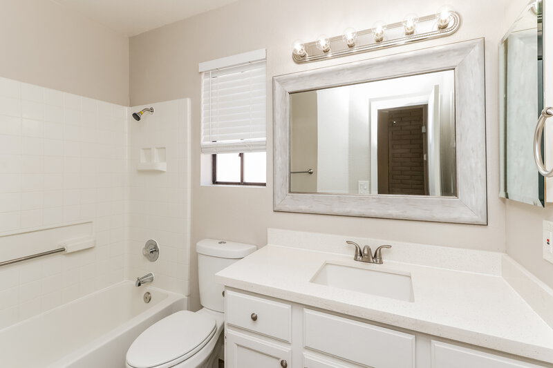 2,215/Mo, 141 Emden Dr Henderson, NV 89015 Bathroom View