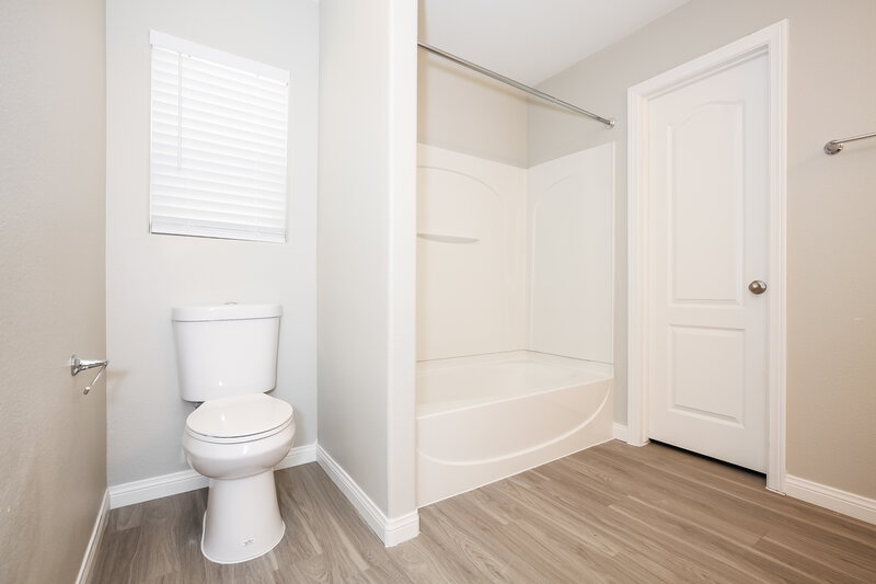 1,885/Mo, 8640 Palomino Ranch St Las Vegas, NV 89131 Master Bathroom View 2