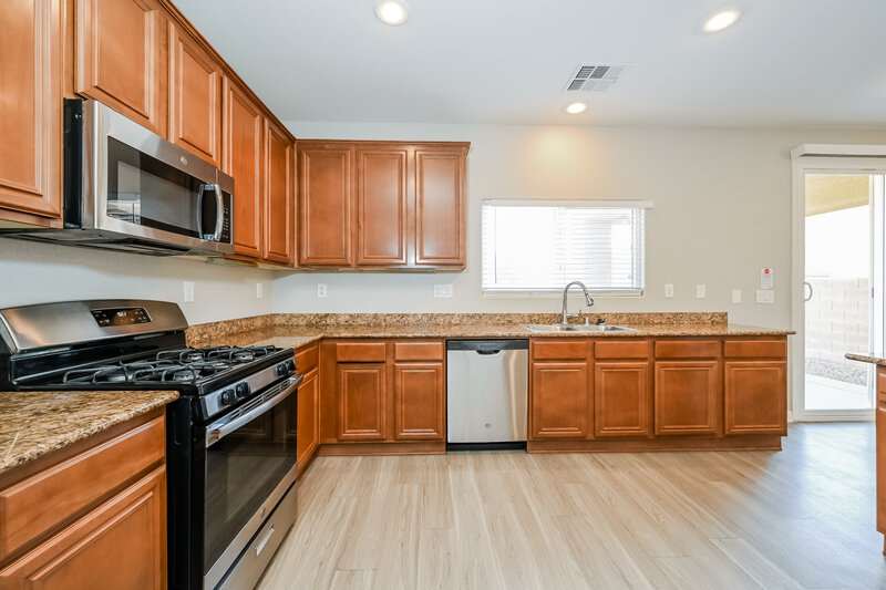 2,170/Mo, 40 Desert Palm Dr Las Vegas, NV 89183 Kitchen View 2