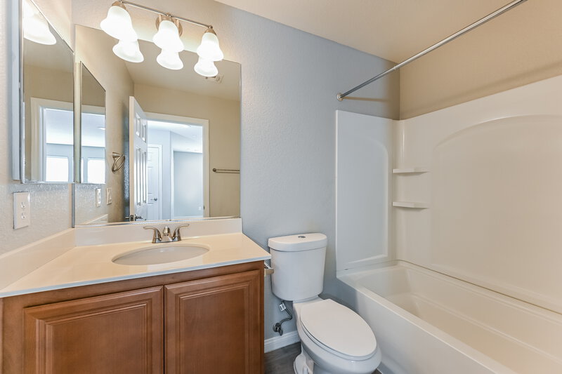 2,170/Mo, 40 Desert Palm Dr Las Vegas, NV 89183 Bathroom View 2