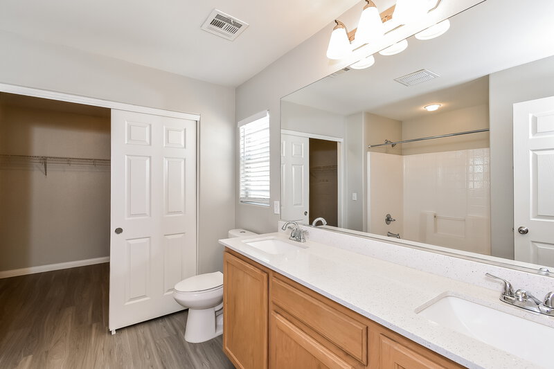 1,795/Mo, 9526 Grandview Spring Avenue Las Vegas, NV 89166 Main Bathroom View